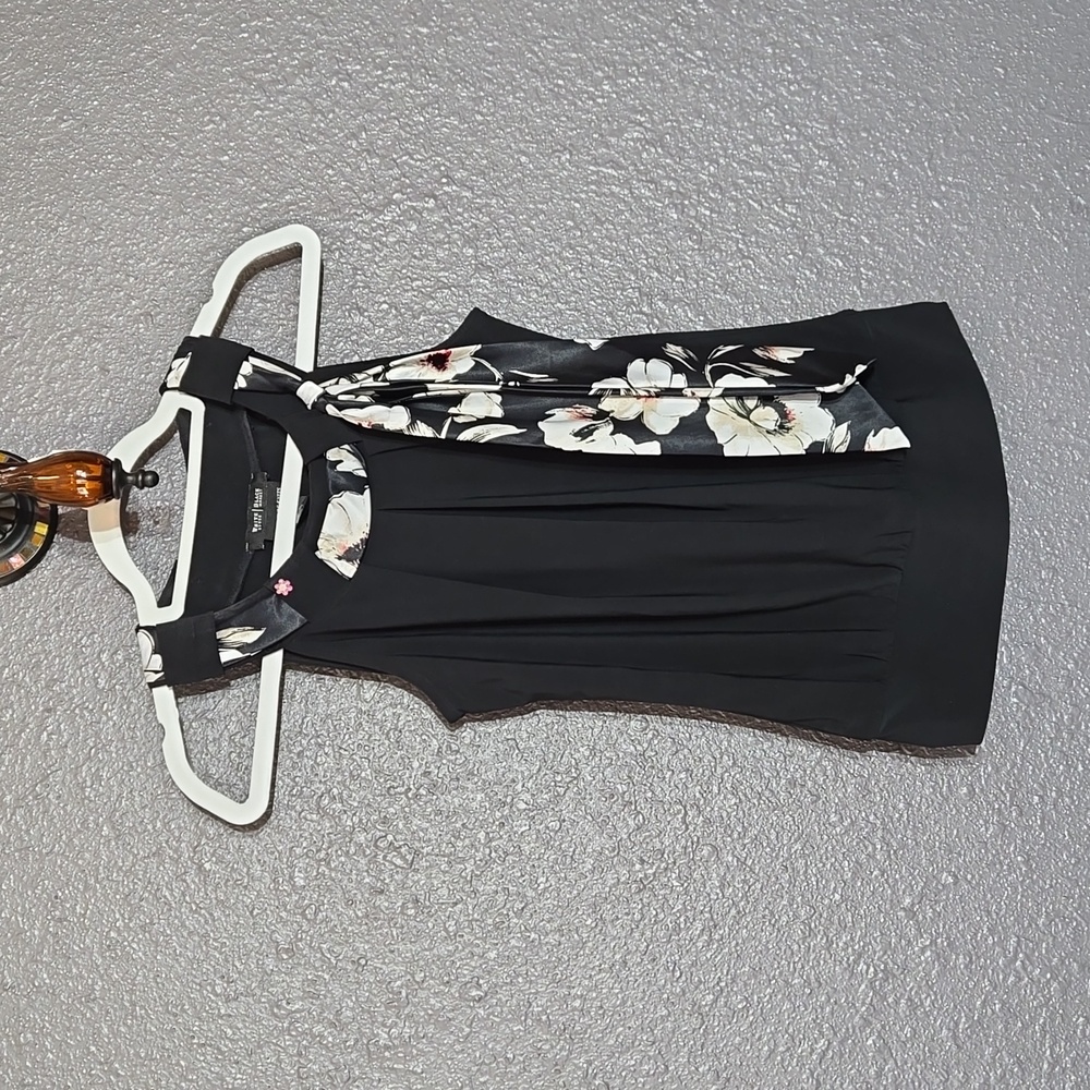 White House Black Market Sleeveless Top
